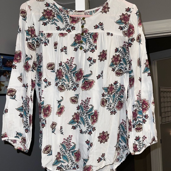 St. John’s Bay flower blouse - Picture 2 of 2